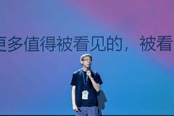 HSG and China Renaissance Invest in "Yelp for AI Products": A Chat with Its 2002 - Born Founder