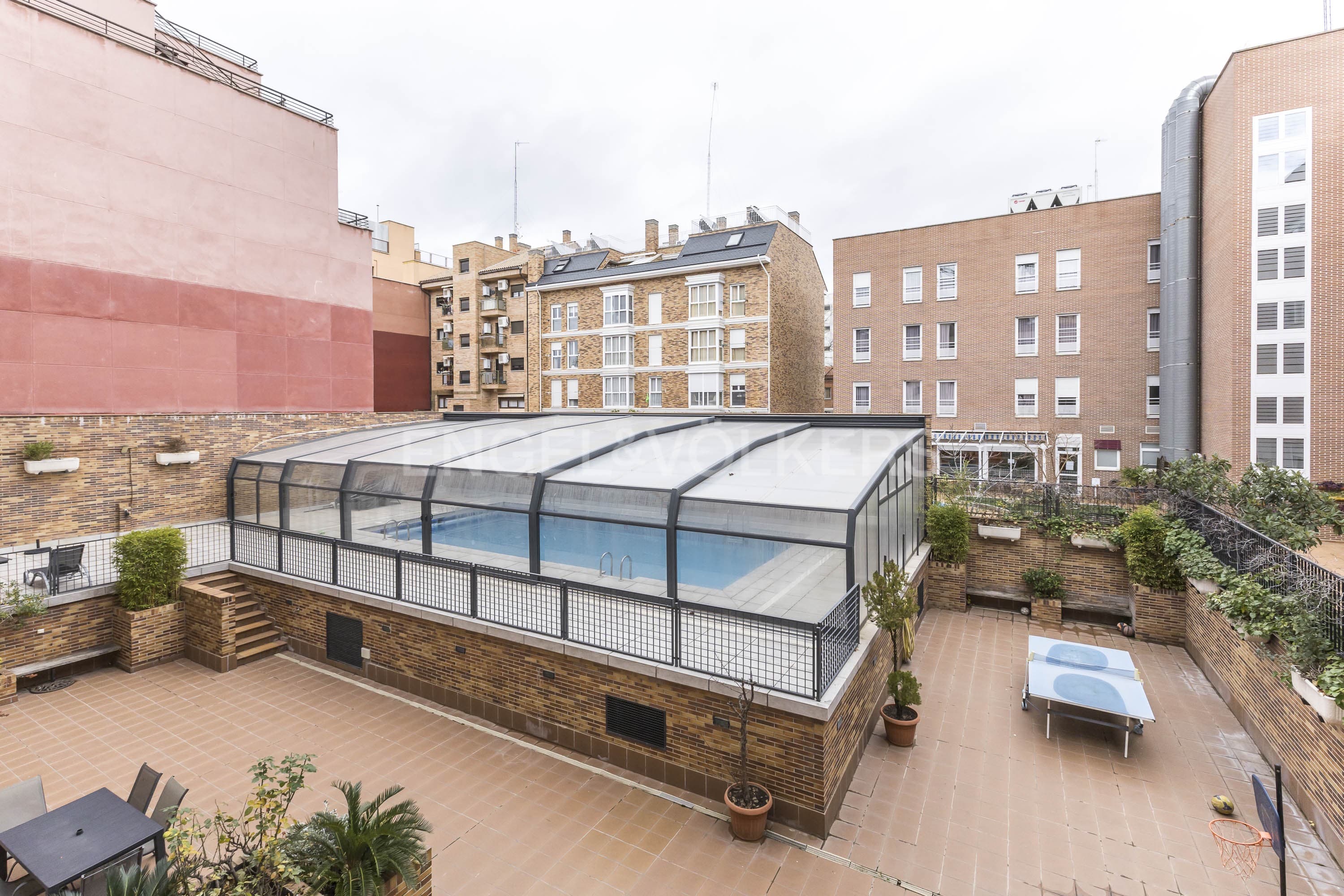 Apartment with terrace and swimming pool next to Avenida Reina Victoria