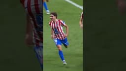 Julián Álvarez desde fuera del área 😱