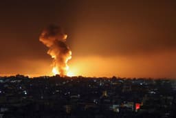 Iran Attacks Israel Again. Oil Prices Once Surge, Three Major US Index Futures Turn
