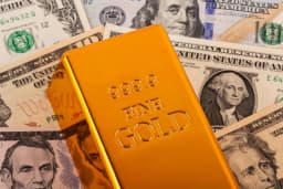 Gold Overtakes US Treasuries in Central Bank Reserves for First Time Since 1996