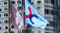 
	<H Shrs> HSI Slips 276 pts at Half-day; AI Stocks Weaken, XIAOMI (01810.HK) Down Over 4%Financial News
