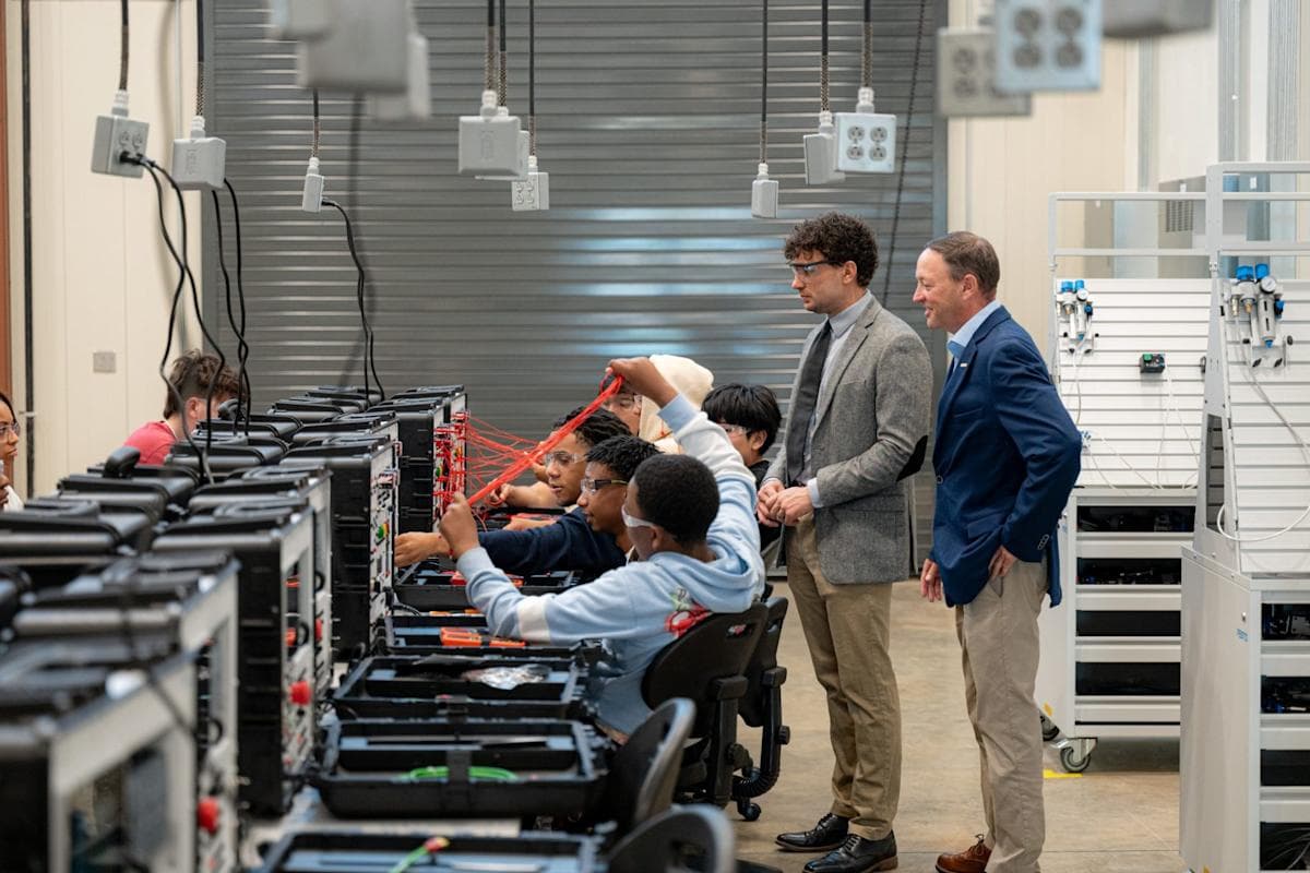 As AI wipes out white-collar jobs, one Alabama high school and Toyota are ...