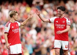 Arsenal advances in talks over new deal for three players