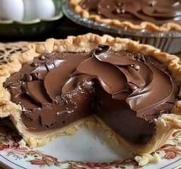 Rich and Creamy Old Fashioned Chocolate Pie