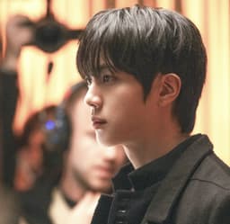 "Shining Seokjin!"' BTS BTS JIN Special World Tour Support..."A cat colored with Jin and shining." | STARNEWS