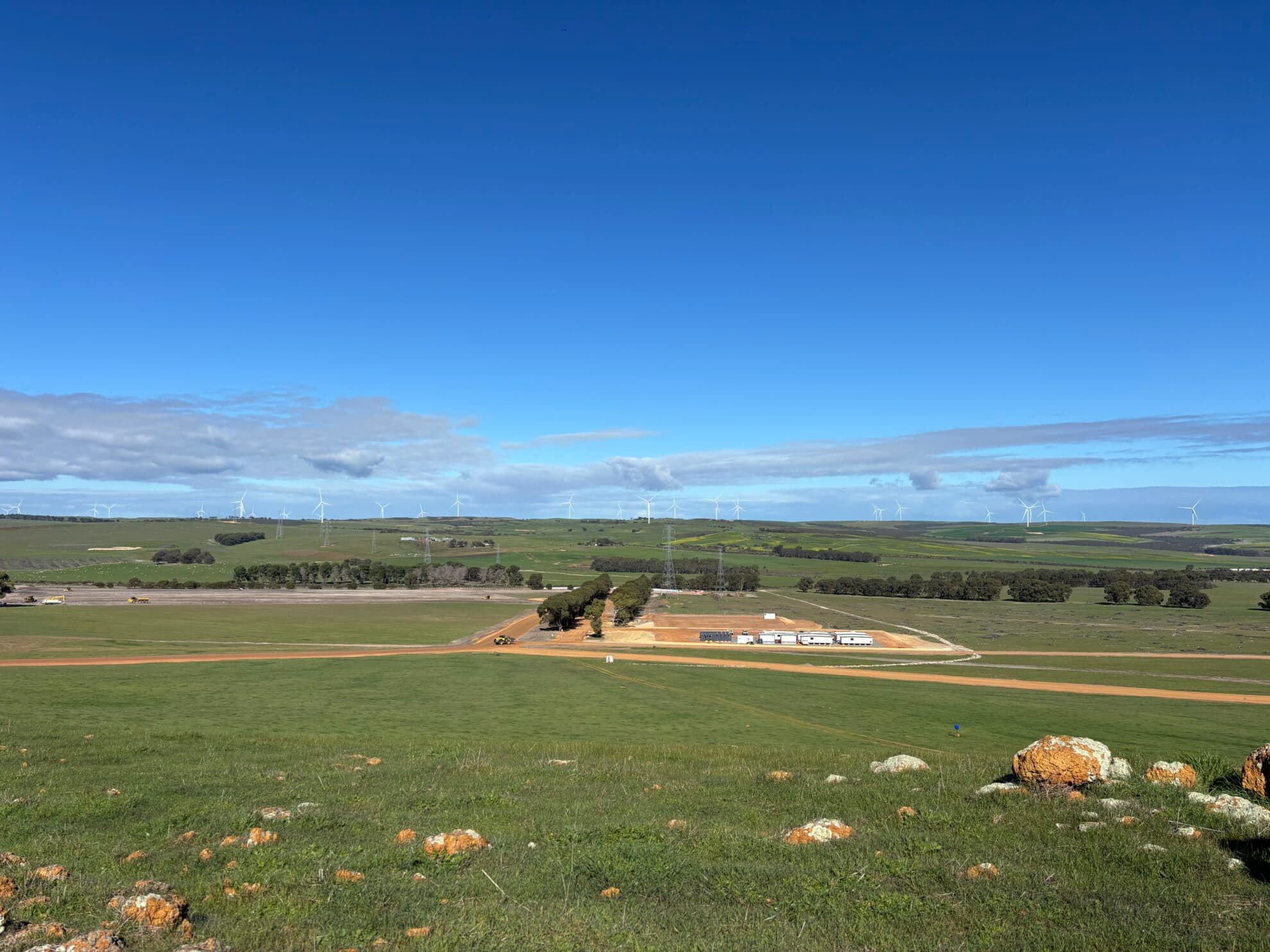 Atmos reaches financial close on 870 MW of renewables ...