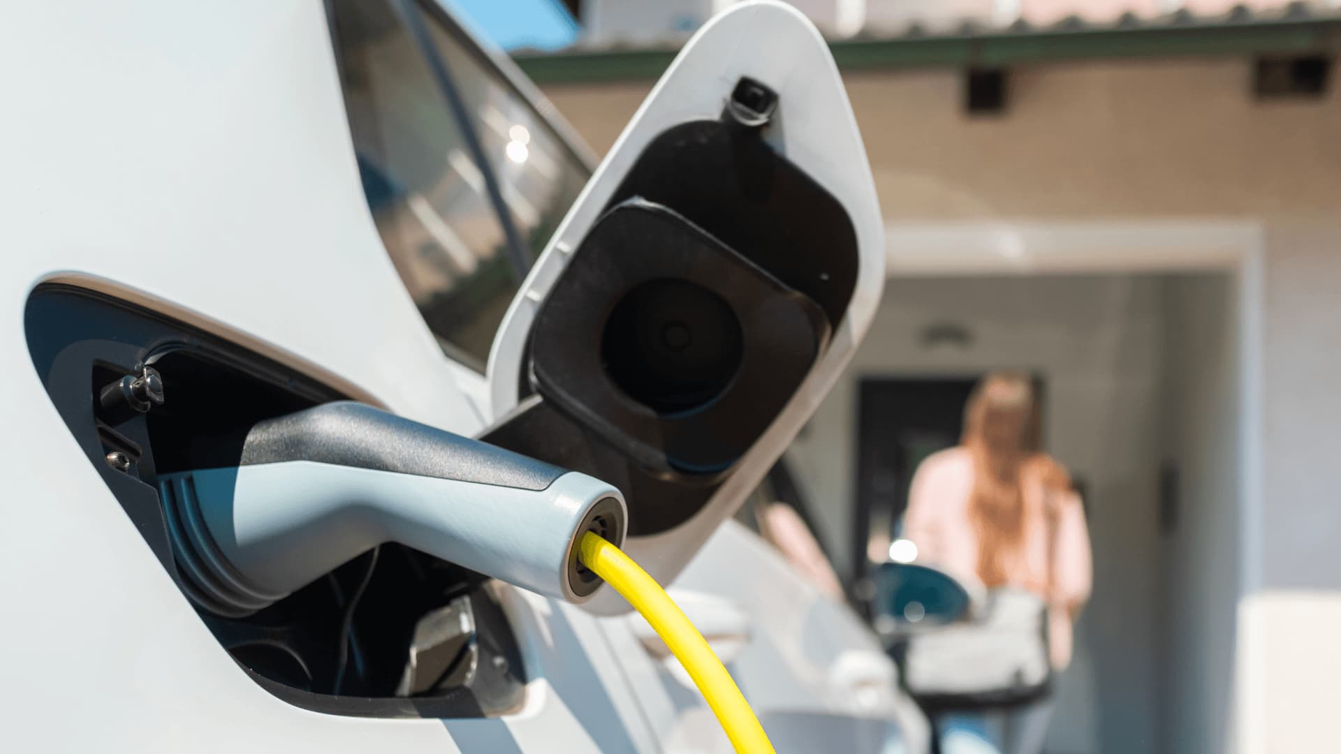 The Home EV Guide: Infrastructure, Incentives & V2H Secrets — Rappid Energy