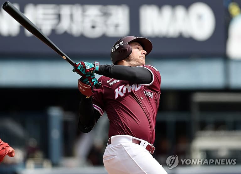 (Yonhap interview) Long-time minor leaguer lands in KBO in search of 'something different'