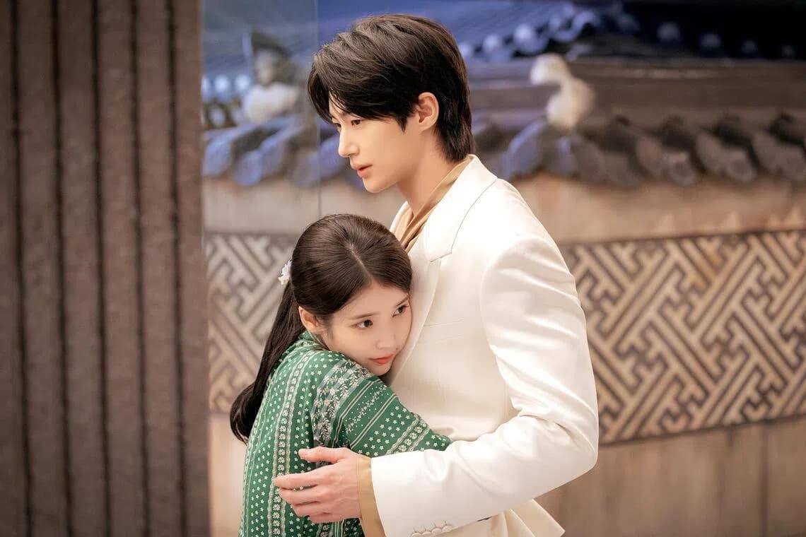 K-stars IU and Byeon Woo-seok make a chic, glamorous royal couple in K-drama Perfect Crown | The Straits Times