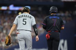 @MLB: Munetaka Murakami and Kazuma Okamoto met up at first base tonight! https://t.co/Z8RONMVpel
