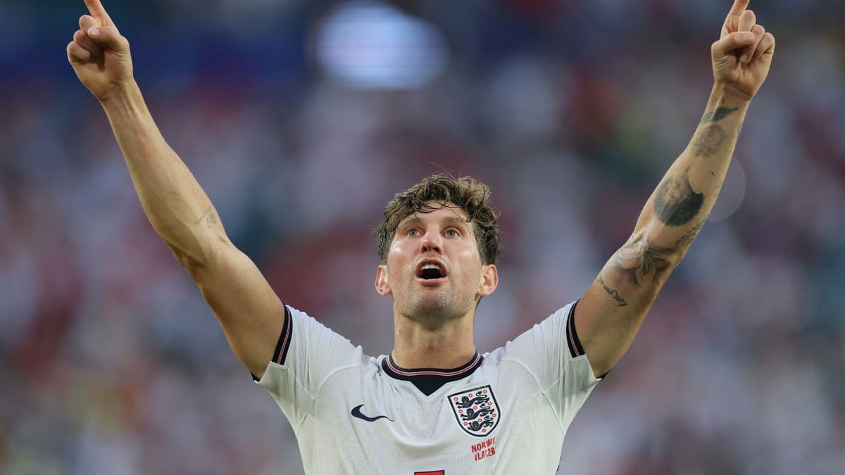 John Stones lined up for huge free transfer to Man City's ...