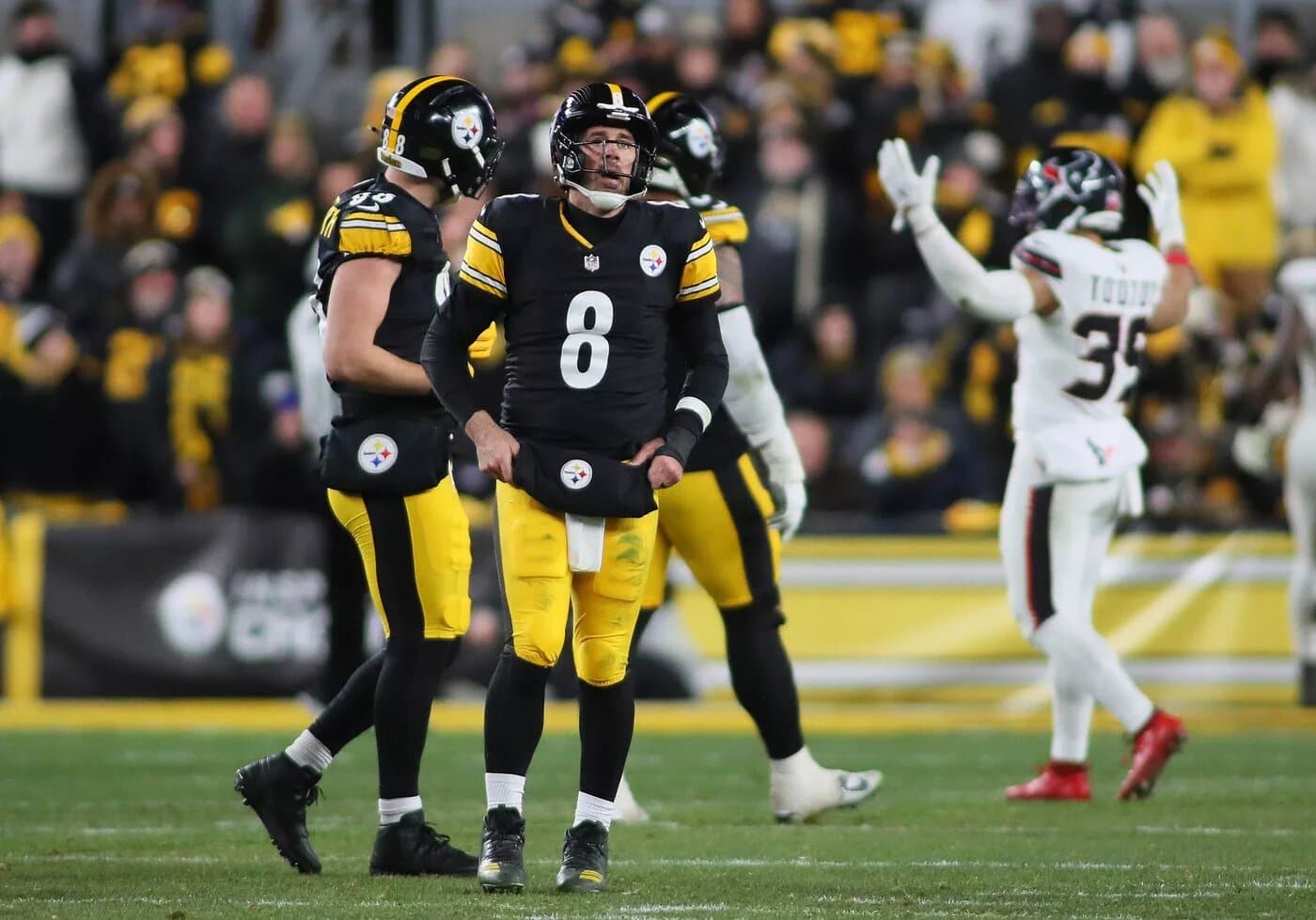 Aaron Rodgers Signs Contract With Pittsburgh Steelers