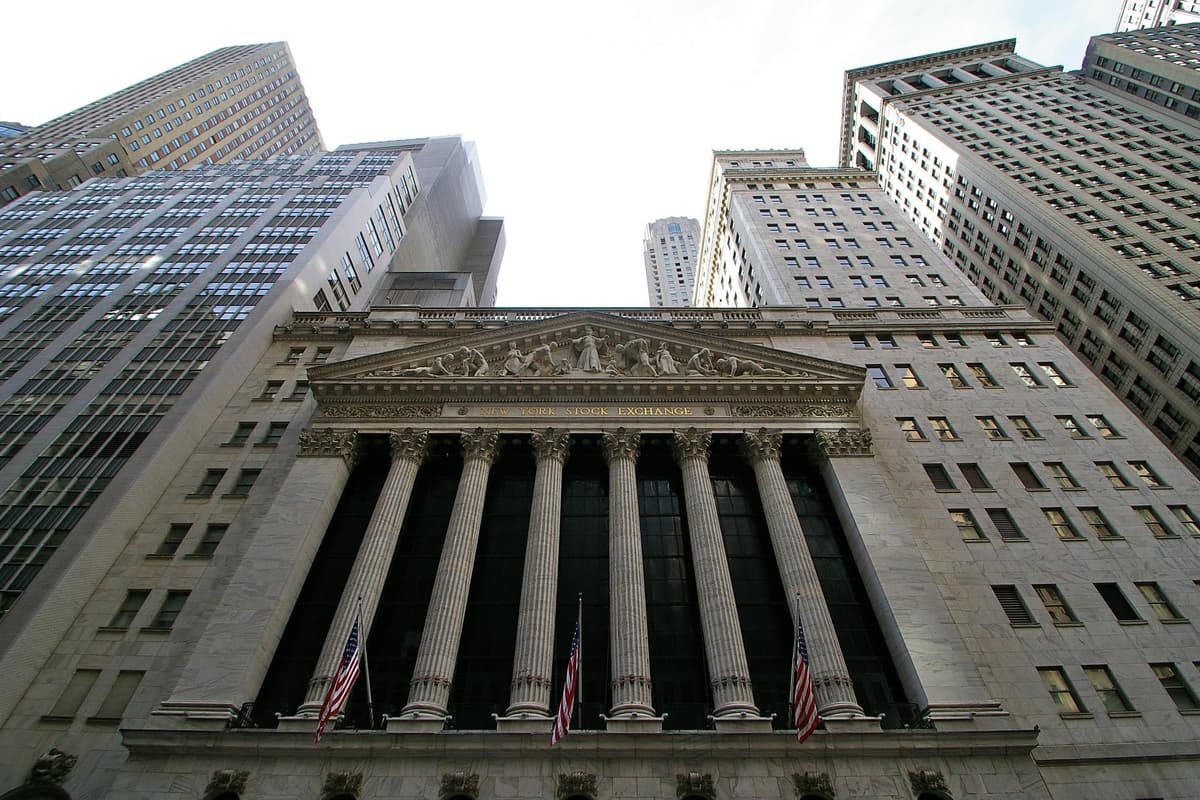 Johnson & Johnson Stock (US4781601046): Dividend Hike Fuels Investor Interest