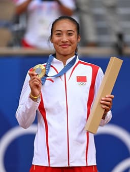 三年间，郑钦文进大满贯八强，遇萨巴伦卡必败北|WTA1000