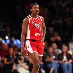 @WNBA: The @LVAces lead the @DallasWings 49-39 going into halftime 🙌

A'ja Wilson: 16 PTS | 4 REB
Jackie Yo...