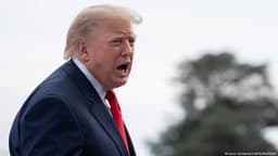 US judge extends media outlets' White House access