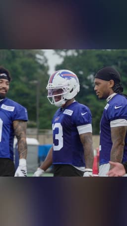 @BuffaloBills: "I got the cape out for New York." - @idjmoore 😂

Full mic'd up: https://t.co/sbMch9HyOp https://t.c...