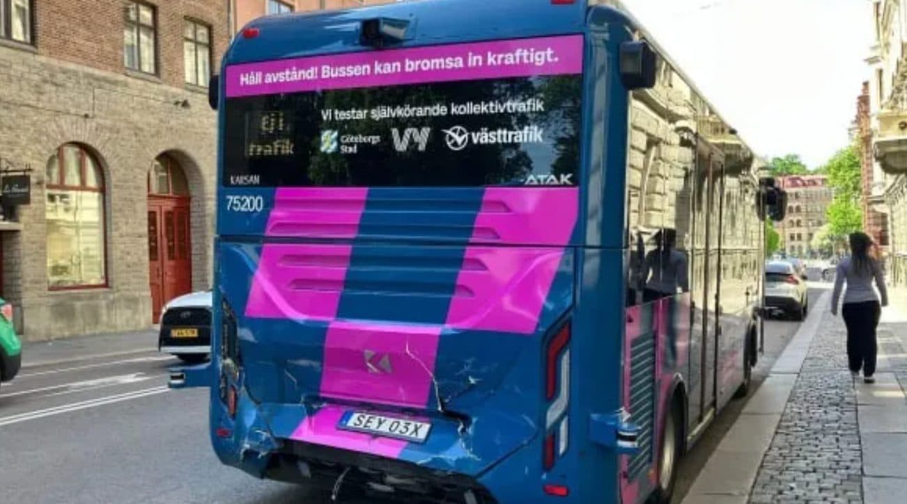Sweden's Autonomous Bus Lasted Exactly One Passenger Trip Before Tram Collision