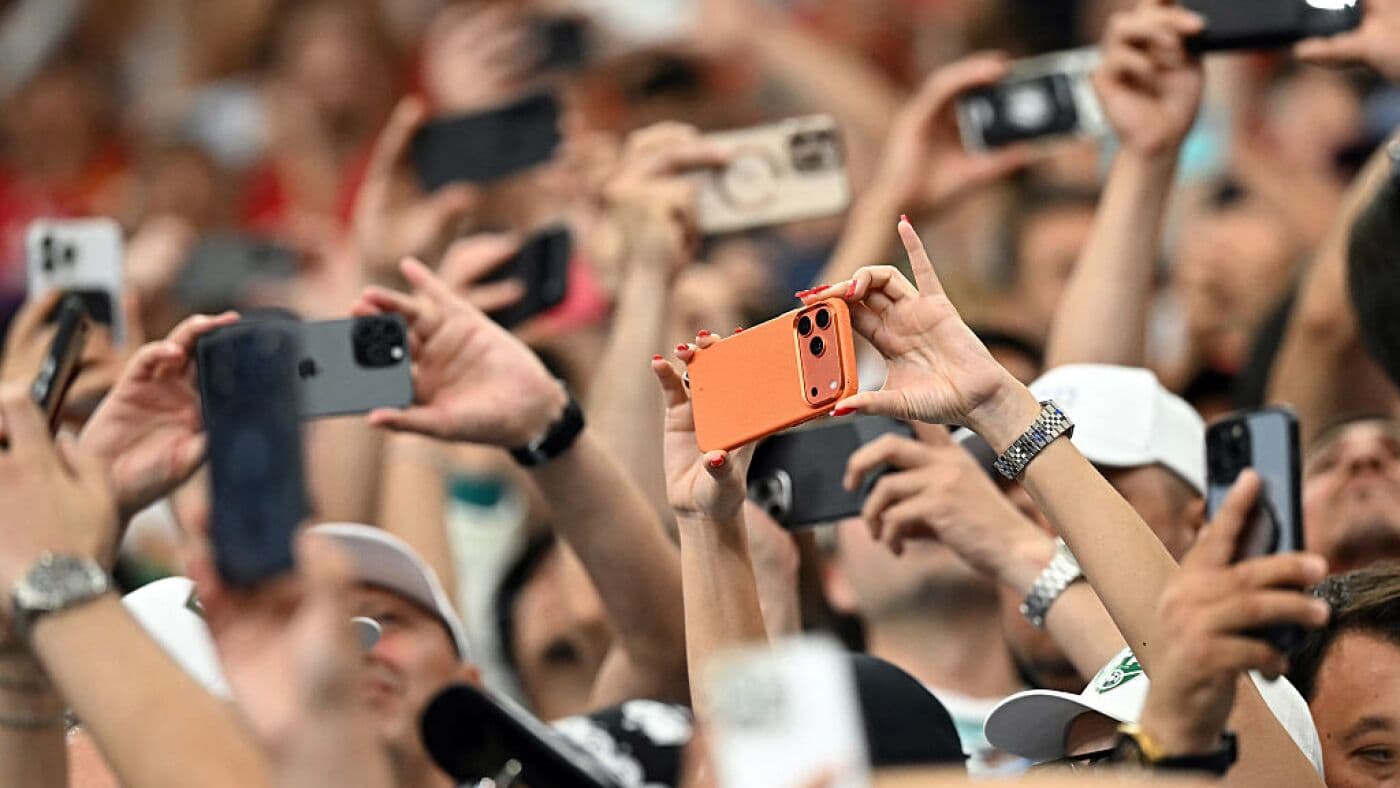 Supreme Court lets Texas restrict minors' access to app stores for the time being