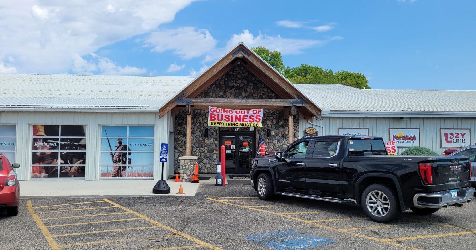 After 80 years, Glen's Army Navy prepares to close its doors