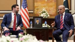 US says warships passed Hormuz amid ongoing talks with Iran