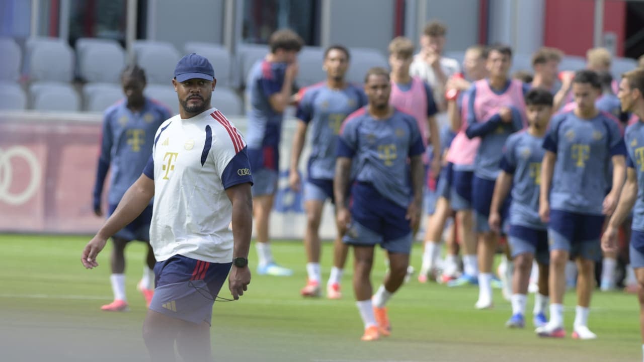 FC Bayern: Vincent Kompany trainiert mit 60 Mann auf dem ...