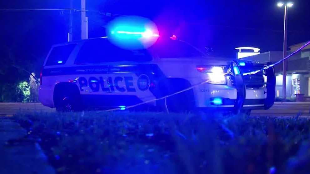 Police investigate 2 scenes minutes apart in Orlando