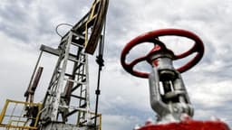 Oil falls for week as US-Iran talks reduce geopolitical risk ...