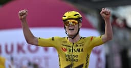 Barré solos to first professional victory… - Team Visma | Lease a Bike