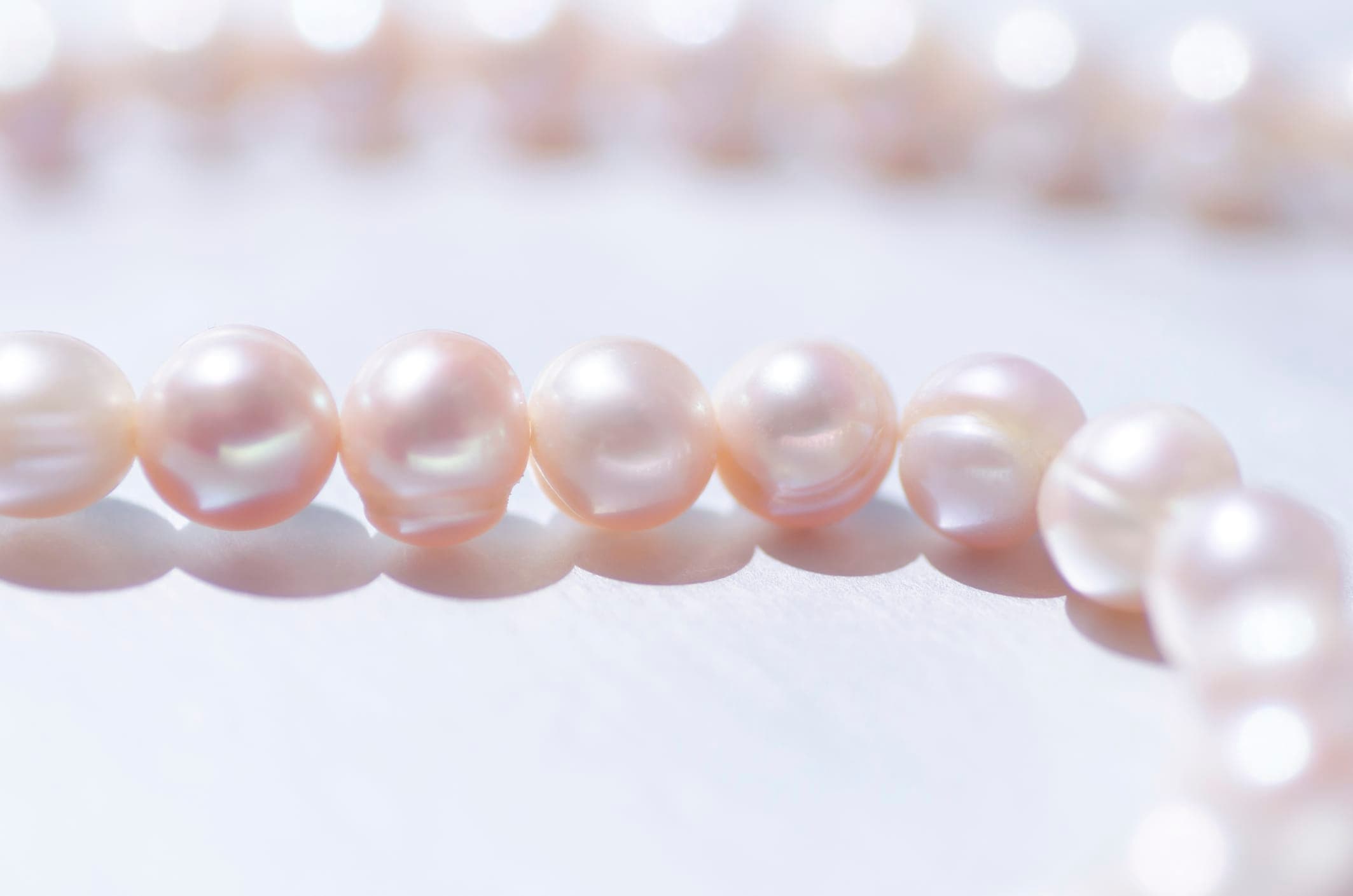 Mitochondria Form Reversible ‘Pearls’ That Regulate mtDNA Organization