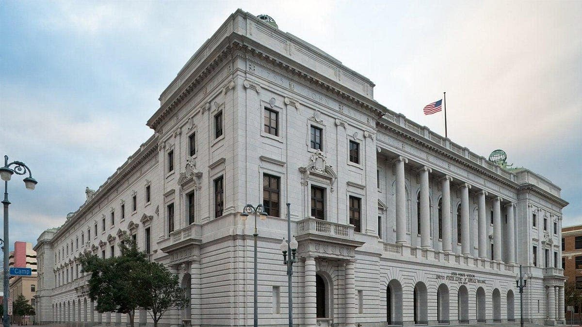 Federal appeals court rules immigration detainees have no constitutional right to bond hearings