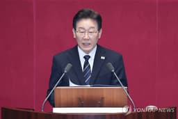 Lee asks for swift passage of extra budget to cope with economic fallout from Mideast war | Yonhap News Agency