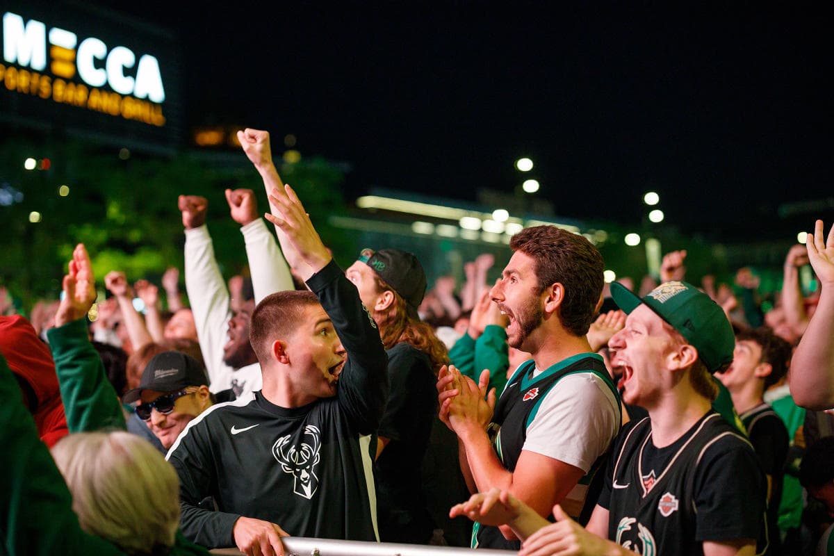 Sports in Milwaukee, WI | Home Teams, Sports Bars & Events
