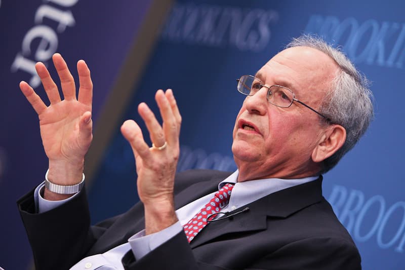 Challenges to independence: How should central banks respond—lessons from history
