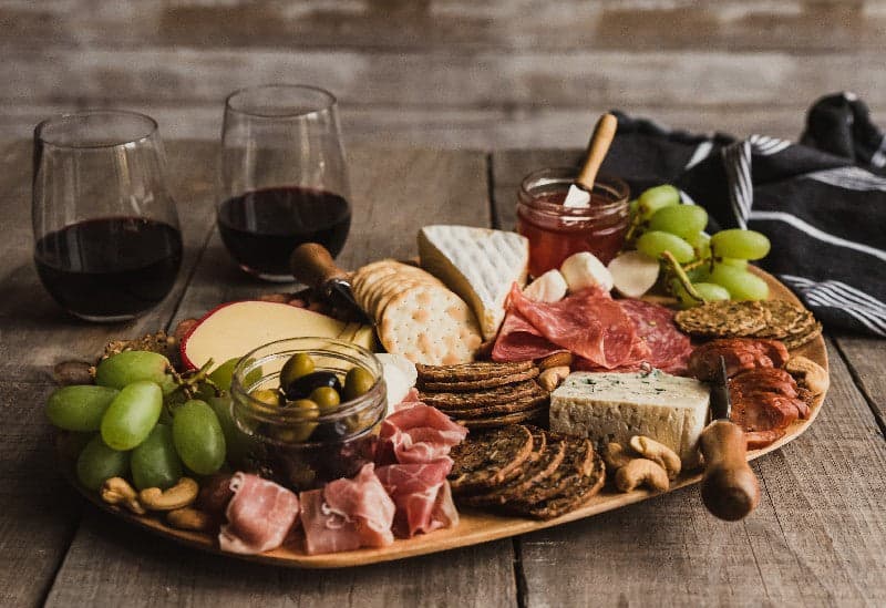 How to Make a Charcuterie Board for Your Holiday Party