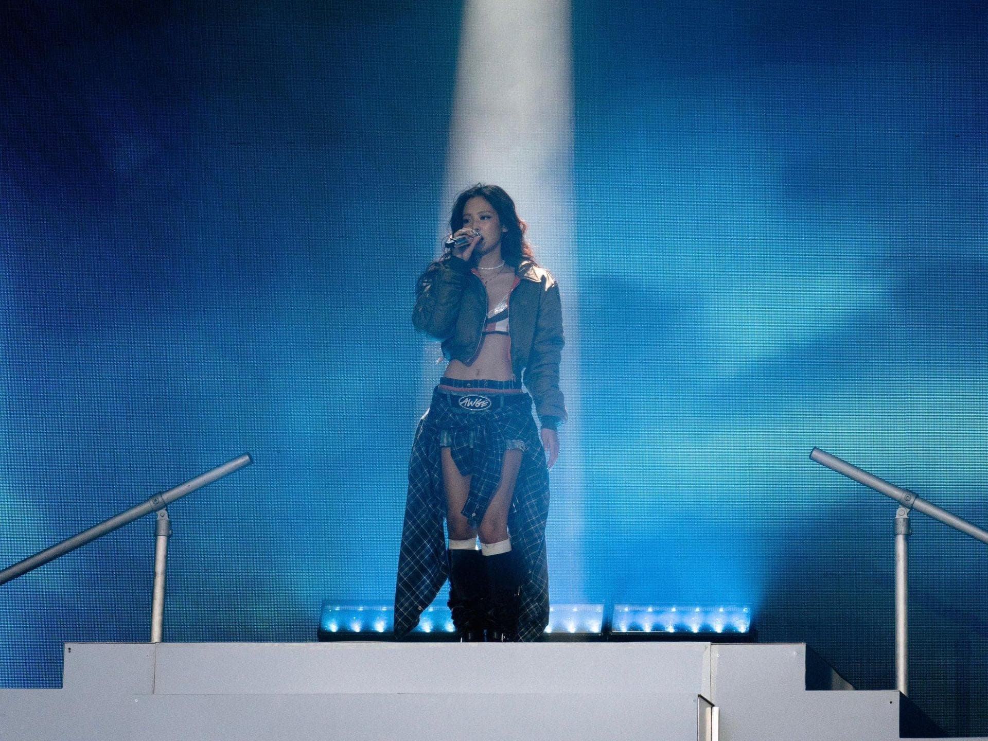 'Dracula' featuring Jennie climbs to new peak on Billboard ...