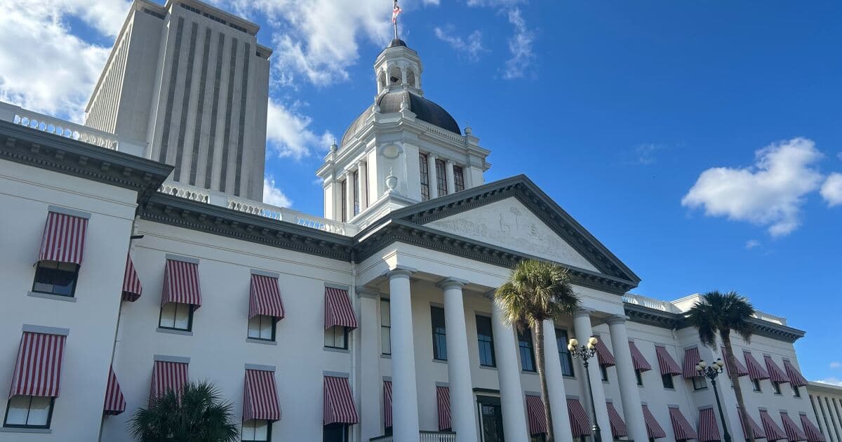 Florida lawmakers agree on worker pay, emergency funding