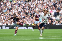 @premierleague: Emi Buendia with a stunner from outside the box 🎯

@AstonVilla lead 3-0 at Tottenham Hotspur Stadium...