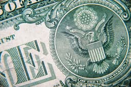 Stop Buying Junk: These 2 Quality Income Picks Pay 8% And 10%