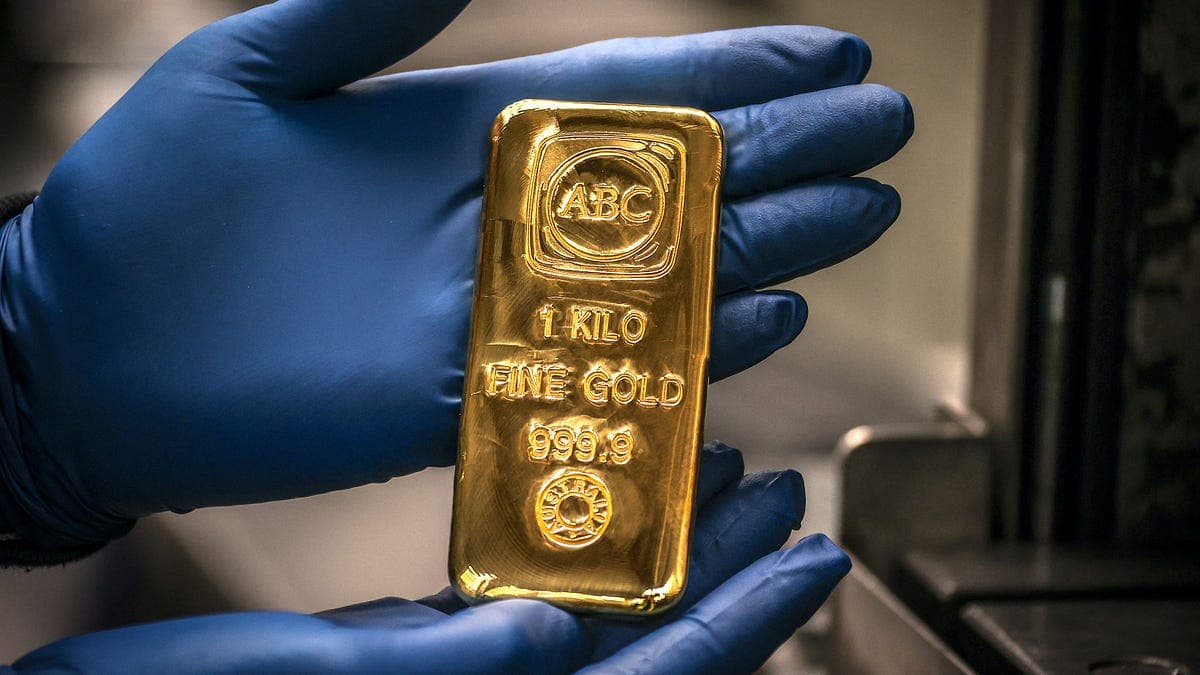 Gold/silver extreme volatility—US-Iran talks/Mideast/oil/DXY/CPI/stagflation safe-haven shifts; US data/HK vault watch [developing]