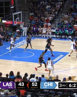 @LASparks: Dearica using her length to get to the hoop. 

@dearicamarie x @WNBA https://t.co/zeyMm88s6o