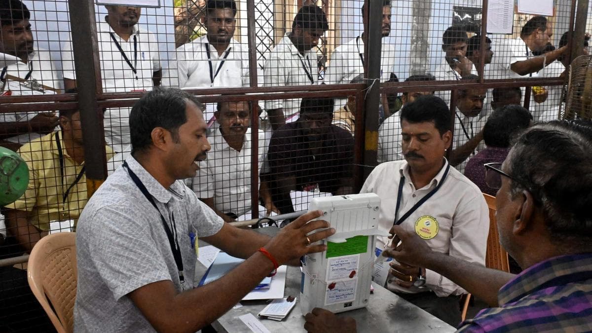 SC seeks Centre's stand on use of totalisers in polls