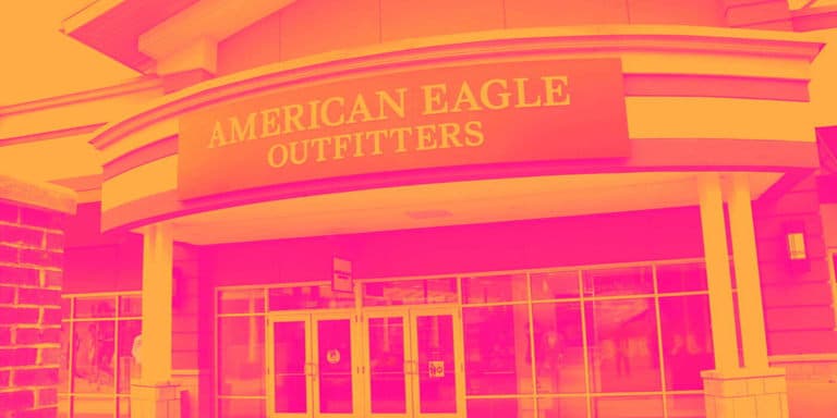 American Eagle and Kohl's stocks trade up, what you need to know