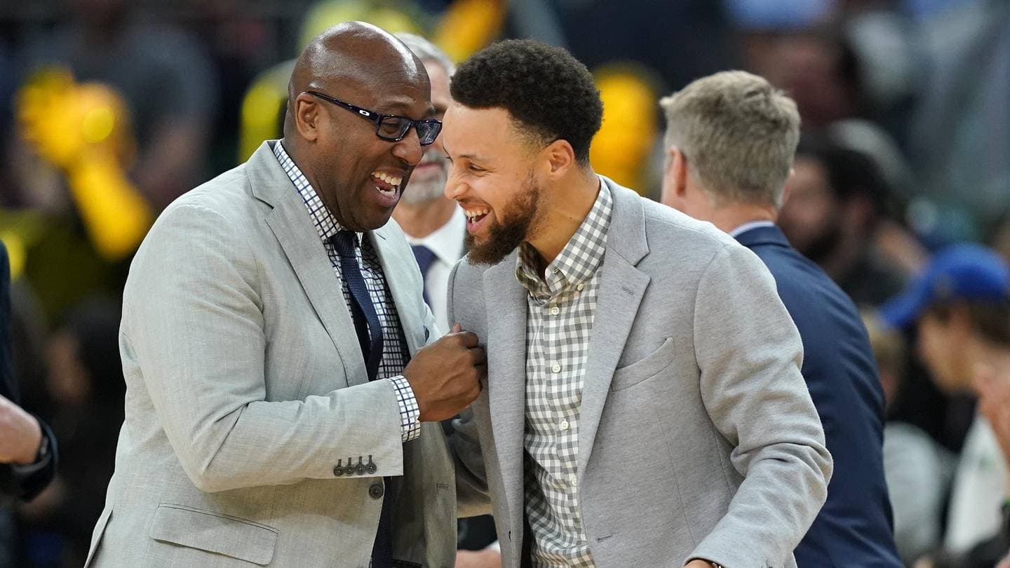 Mike Brown’s revealing answer puts Stephen Curry in very rarefied company