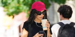 Zoë Kravitz Channels Carrie Bradshaw in Short ...