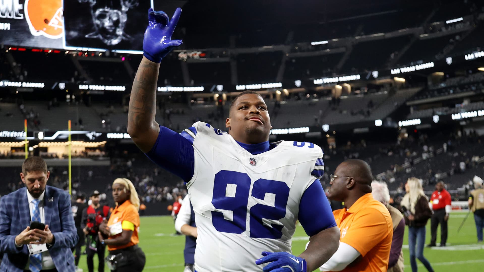 Quinnen Williams' huge Cowboys deal headlines latest NFL camp news | DAZN News US