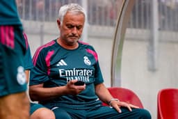 Jose Mourinho pushing players physically in training with ...