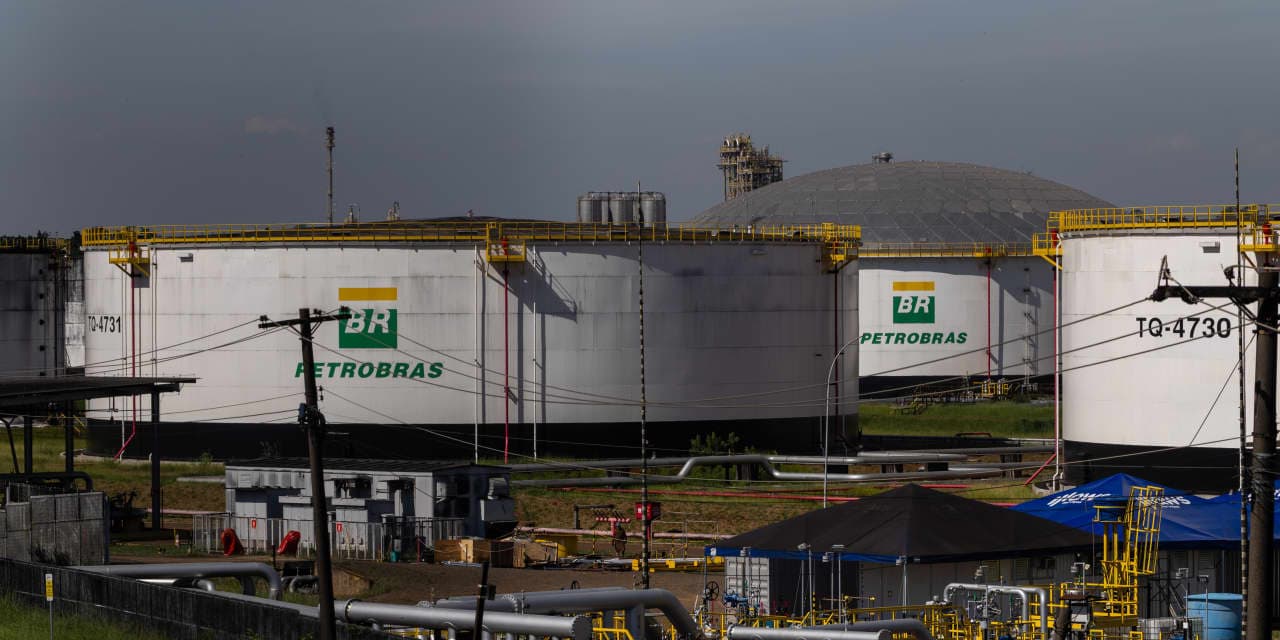 Global Dividend ETFs Are Crushing the S&P 500. 3 ETFs With Yields Above 5% - Barron's