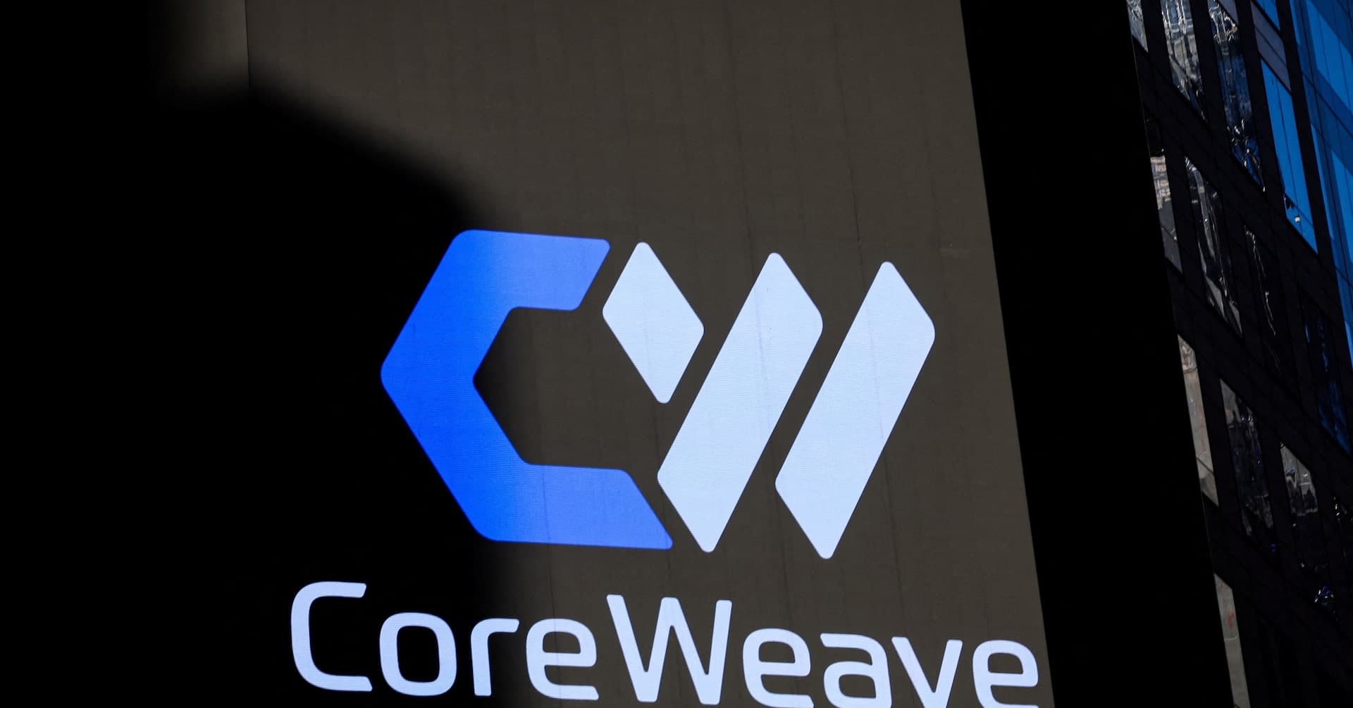 CoreWeave strikes AI cloud deal with Anthropic, shares rise | Reuters